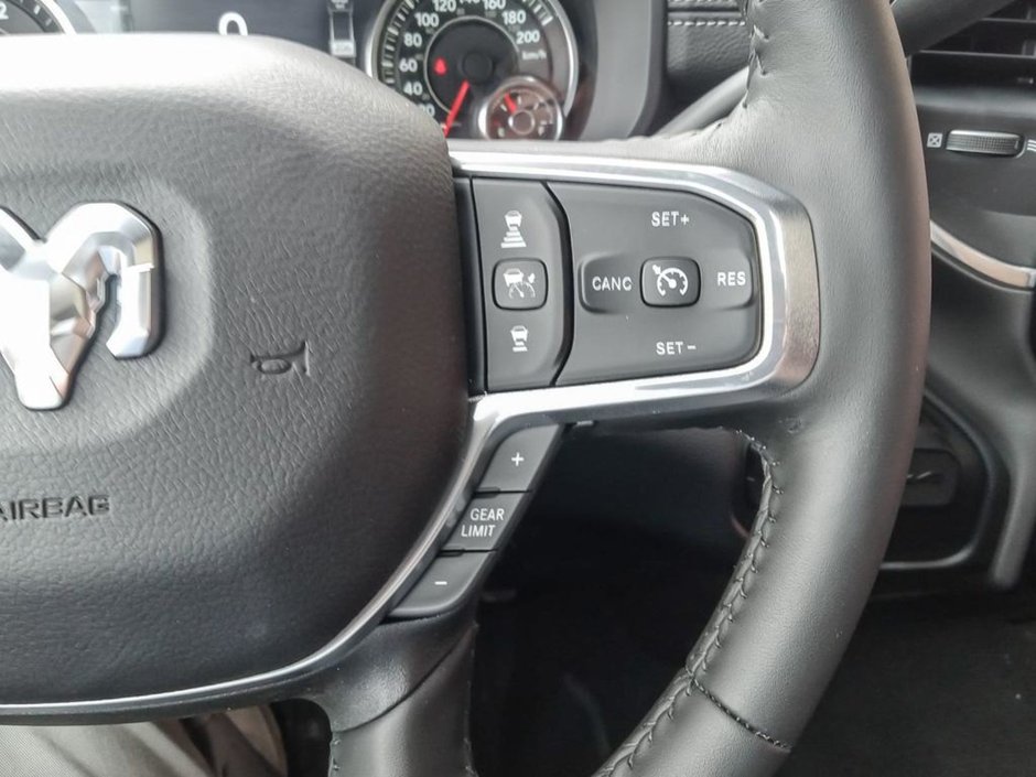 2024 Ram 3500 LARAMIE IN RED PEARL EQUIPPED WITH A 6.7L CUMMINS TURBO DIESEL I6 , 4X4 , 6SPD AUTO , SUNROOF , REAR AUTO LEVELLING AIR SUSPENSI-14