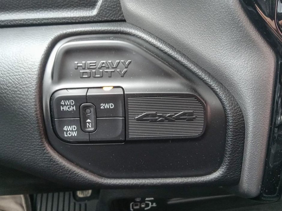 2024 Ram 3500 LARAMIE IN RED PEARL EQUIPPED WITH A 6.7L CUMMINS TURBO DIESEL I6 , 4X4 , 6SPD AUTO , SUNROOF , REAR AUTO LEVELLING AIR SUSPENSI-16