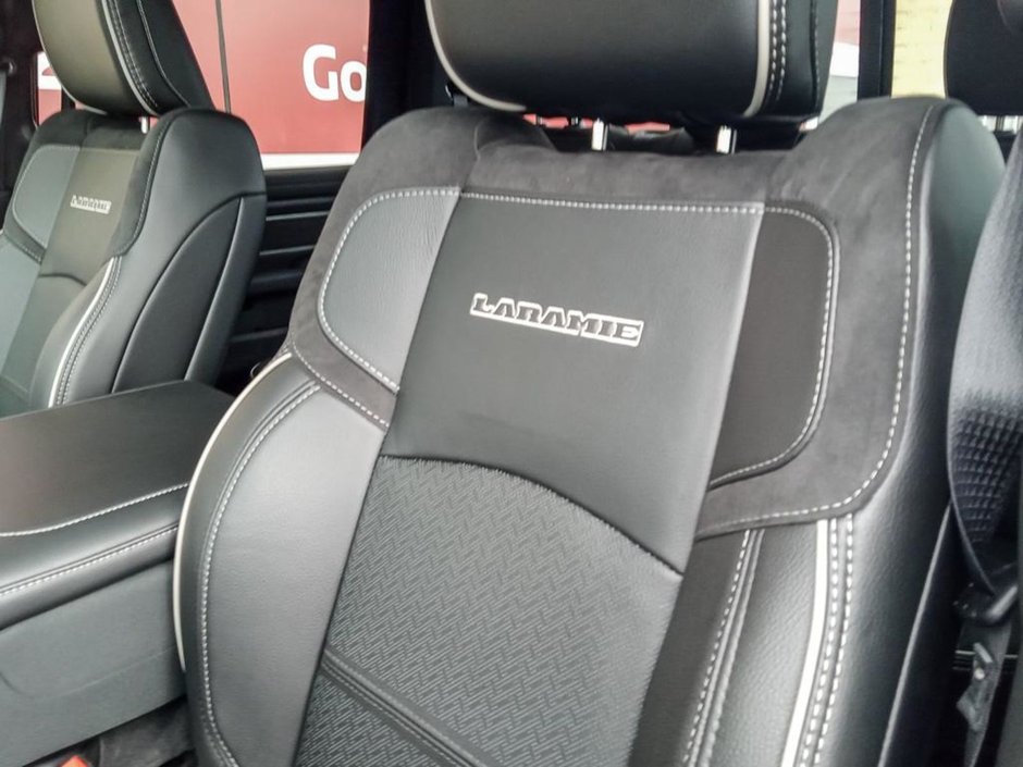 2024 Ram 3500 LARAMIE IN RED PEARL EQUIPPED WITH A 6.7L CUMMINS TURBO DIESEL I6 , 4X4 , 6SPD AUTO , SUNROOF , REAR AUTO LEVELLING AIR SUSPENSI-18