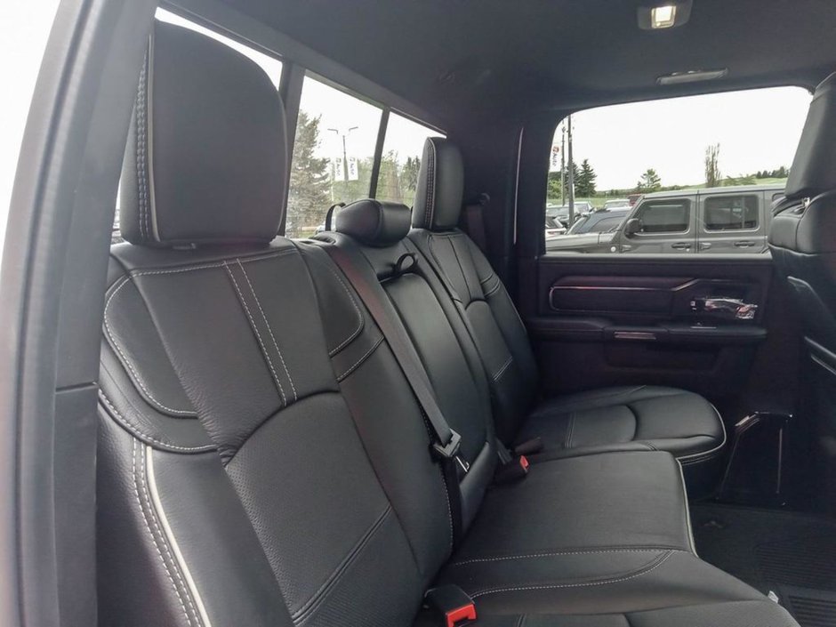 2024 Ram 3500 LIMITED NIGHT EDITION IN BRIGHT WHITE EQUIPPED WITH A 6.7L CUMMINS TURBO DIESEL I6 , 4X4 , 6SPD AUTO , SUNROOF , LIMITED LVL 1 ,-22