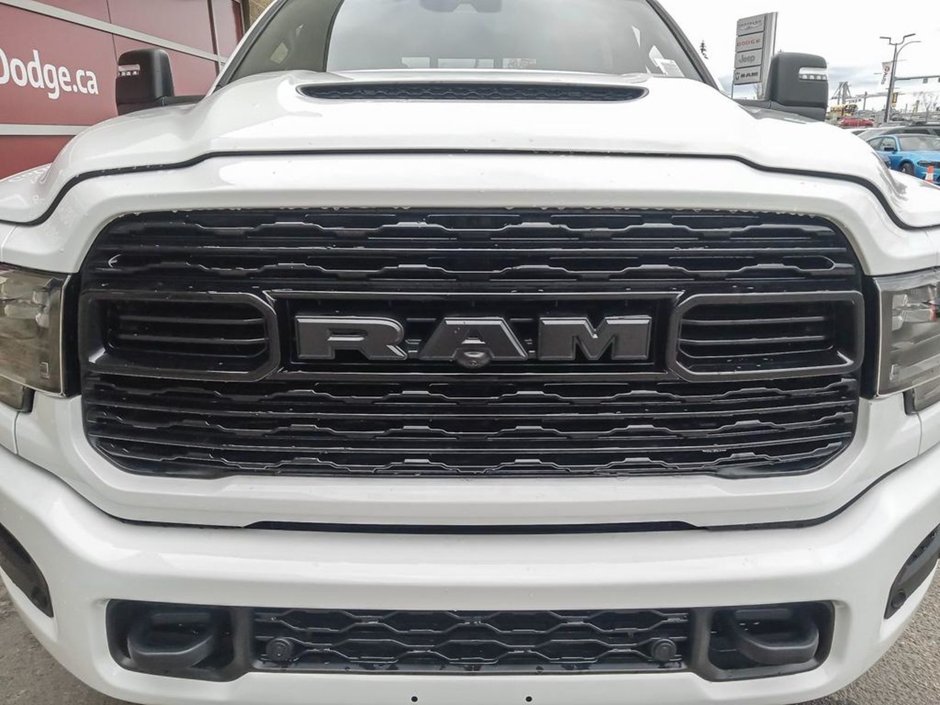 2024 Ram 3500 LIMITED NIGHT EDITION IN BRIGHT WHITE EQUIPPED WITH A 6.7L CUMMINS TURBO DIESEL I6 , 4X4 , 6SPD AUTO , SUNROOF , LIMITED LVL 1 ,-8