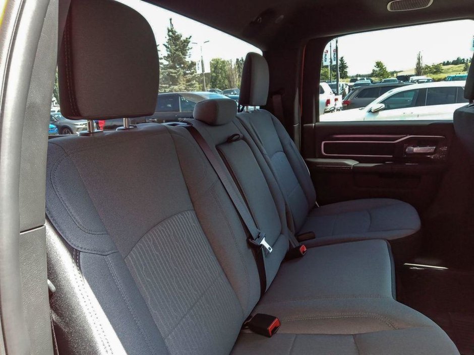 2024 Ram 3500 BIG HORN IN OMAHA ORANGE EQUIPPED WITH A 6.7L CUMMINS HO TURBO DIESEL I6 , 4X4 , 6SPD AISIN HD AUTO , 12INCH W/NAV , ALPINE AUDI-21