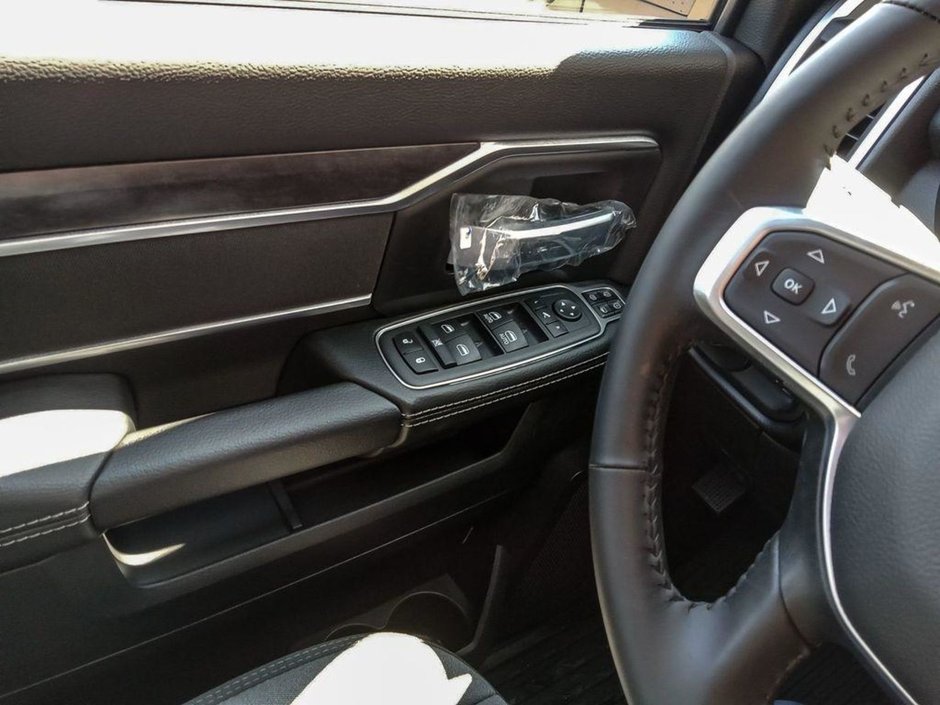 2024 Ram 3500 BIG HORN IN OMAHA ORANGE EQUIPPED WITH A 6.7L CUMMINS HO TURBO DIESEL I6 , 4X4 , 6SPD AISIN HD AUTO , 12INCH W/NAV , ALPINE AUDI-15