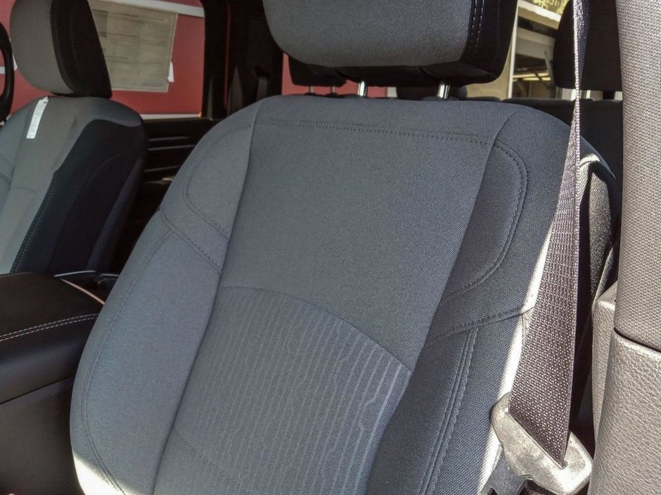 2024 Ram 3500 BIG HORN IN OMAHA ORANGE EQUIPPED WITH A 6.7L CUMMINS HO TURBO DIESEL I6 , 4X4 , 6SPD AISIN HD AUTO , 12INCH W/NAV , ALPINE AUDI-18