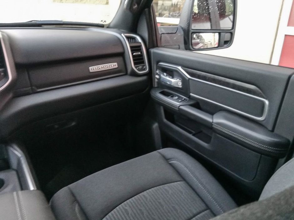 2024 Ram 3500 BIG HORN IN GRANITE METALLIC EQUIPPED WITH A 6.7L CUMMINS TURBO DIESEL , 4X4 , 6SPD AUTO , REAR AUTO LVL AIR SUSPENSION , ALPINE-23