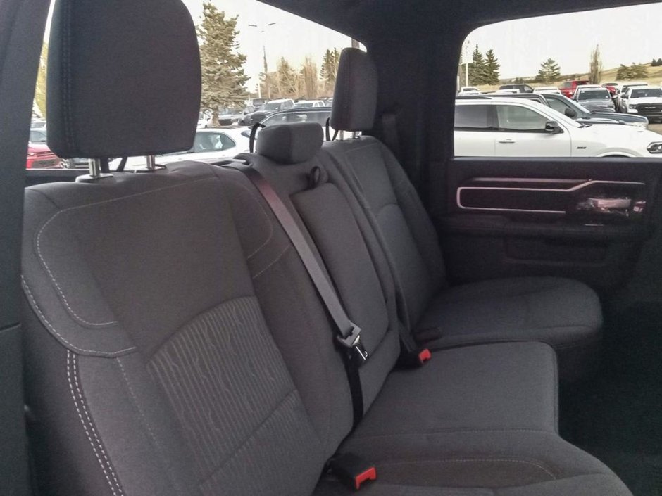 2024 Ram 3500 BIG HORN IN GRANITE METALLIC EQUIPPED WITH A 6.7L CUMMINS TURBO DIESEL , 4X4 , 6SPD AUTO , REAR AUTO LVL AIR SUSPENSION , ALPINE-21