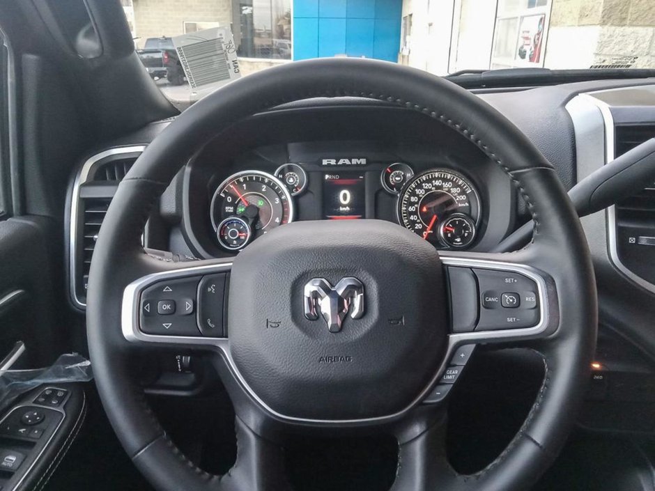 2024 Ram 3500 BIG HORN IN GRANITE METALLIC EQUIPPED WITH A 6.7L CUMMINS TURBO DIESEL , 4X4 , 6SPD AUTO , REAR AUTO LVL AIR SUSPENSION , ALPINE-12