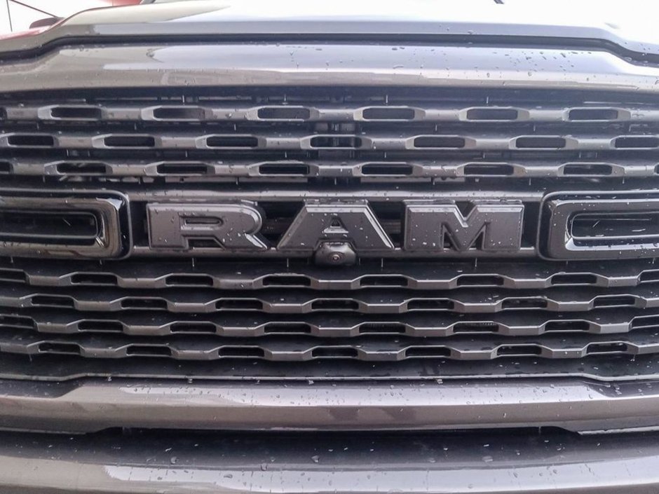 2024 Ram 3500 BIG HORN IN GRANITE METALLIC EQUIPPED WITH A 6.7L CUMMINS TURBO DIESEL , 4X4 , 6SPD AUTO , REAR AUTO LVL AIR SUSPENSION , ALPINE-8