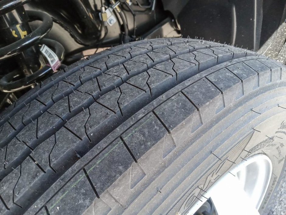 2024 Ram 5500 Chassis SLT IN BRIGHT WHITE EQUIPPED WITH A 6.7L CUMMINS TURBO DIESEL I6 , 4X4 , 6SPD AISIN HD AUTO , BACKUP ALARM , 8.4INCH TOUCHSCREEN-6