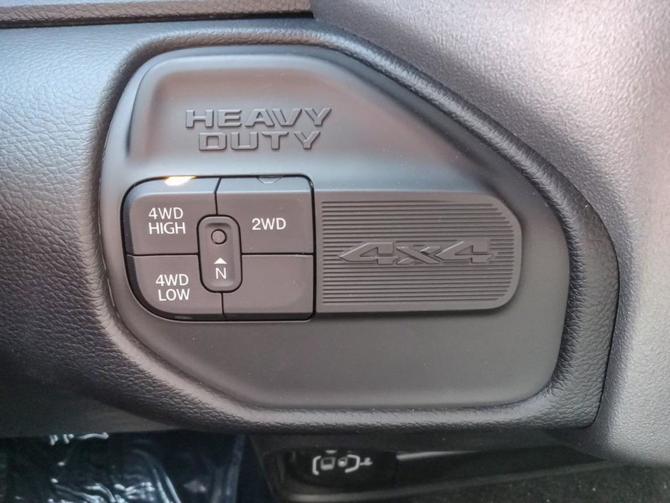 2024 Ram 5500 Chassis SLT IN BRIGHT WHITE EQUIPPED WITH A 6.7L CUMMINS TURBO DIESEL I6 , 4X4 , 6SPD AISIN HD AUTO , BACKUP ALARM , 8.4INCH TOUCHSCREEN-16