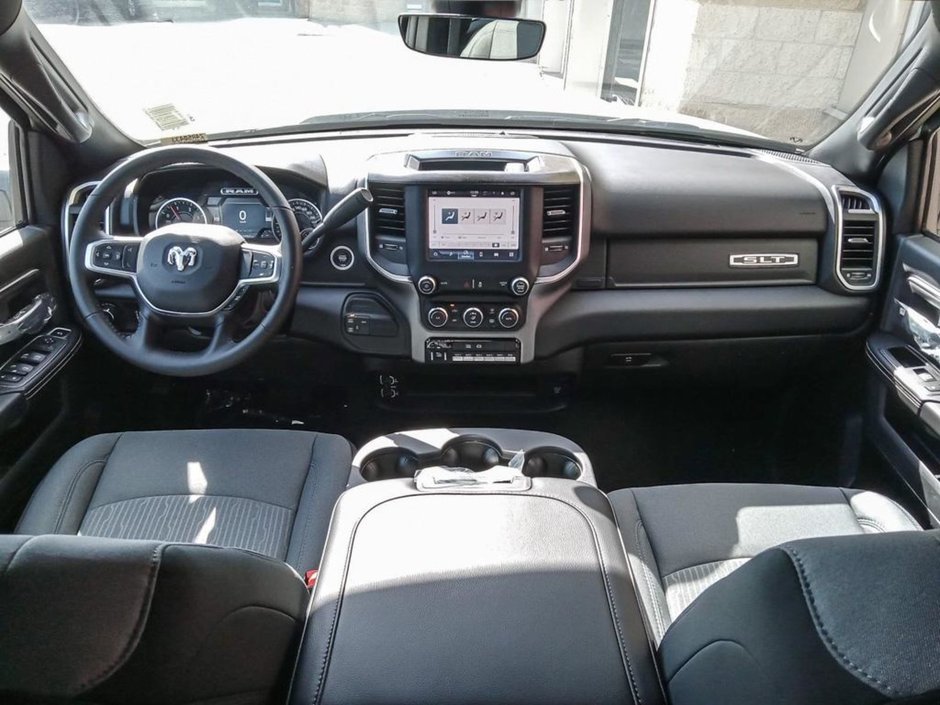 2024 Ram 5500 Chassis SLT IN BRIGHT WHITE EQUIPPED WITH A 6.7L CUMMINS TURBO DIESEL I6 , 4X4 , 6SPD AISIN HD AUTO , BACKUP ALARM , 8.4INCH TOUCHSCREEN-22