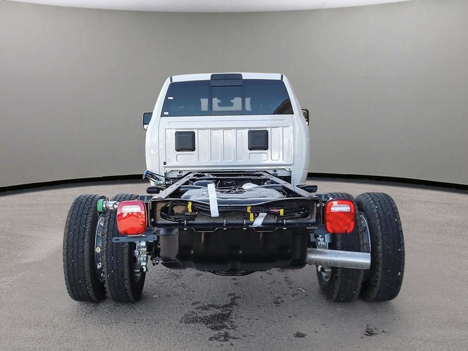 2024 Ram 5500 Chassis LARAMIE IN PEARL WHITE EQUIPPED WITH A 6.7L CUMMINS TURBO DIESEL I6 , 4X4 , 6SPD AISIN HD AUTO , 19 INCH RIMS , TANDEM FUEL TANK-4