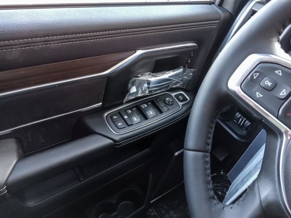 2024 Ram 5500 Chassis LARAMIE IN PEARL WHITE EQUIPPED WITH A 6.7L CUMMINS TURBO DIESEL I6 , 4X4 , 6SPD AISIN HD AUTO , 19INCH RIMS , LARAMIE LVL 1 , E-18