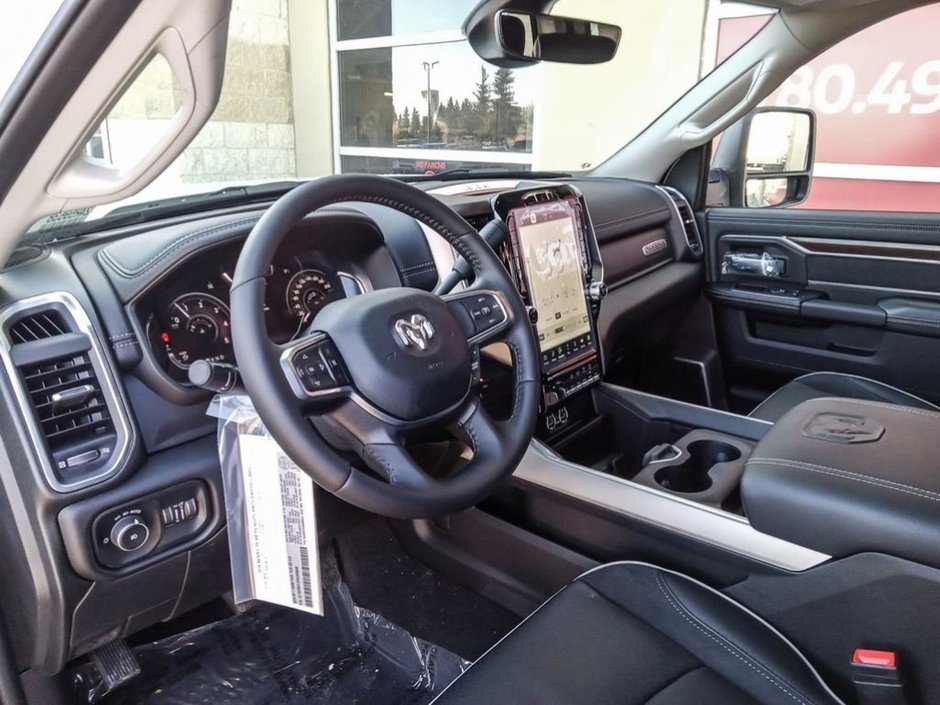 2024 Ram 5500 Chassis LARAMIE IN PEARL WHITE EQUIPPED WITH A 6.7L CUMMINS TURBO DIESEL I6 , 4X4 , 6SPD AISIN HD AUTO , 19INCH RIMS , LARAMIE LVL 1 , E-14