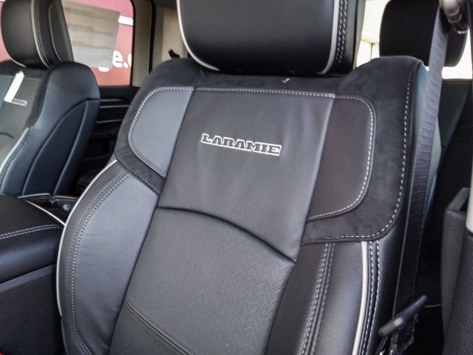 2024 Ram 5500 Chassis LARAMIE IN PEARL WHITE EQUIPPED WITH A 6.7L CUMMINS TURBO DIESEL I6 , 4X4 , 6SPD AISIN HD AUTO , 19INCH RIMS , LARAMIE LVL 1 , E-21