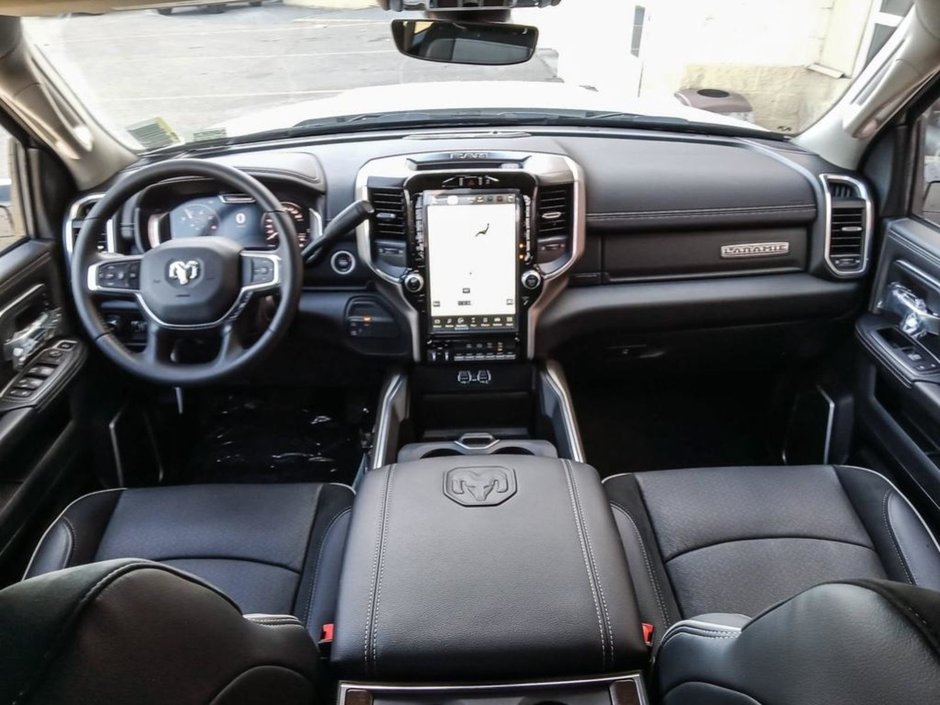 2024 Ram 5500 Chassis LARAMIE IN BRIGHT WHITE EQUIPPED WITH A 6.7L CUMMINS TURBO DIESEL I6 , 4X4 , 6SPD AISIN HD AUTO , LEATHER HEATED/VENTED SEATS ,-25