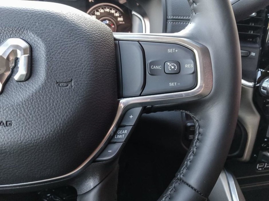 2024 Ram 5500 Chassis LARAMIE IN BRIGHT WHITE EQUIPPED WITH A 6.7L CUMMINS TURBO DIESEL I6 , 4X4 , 6SPD AISIN HD AUTO , LEATHER HEATED/VENTED SEATS ,-17