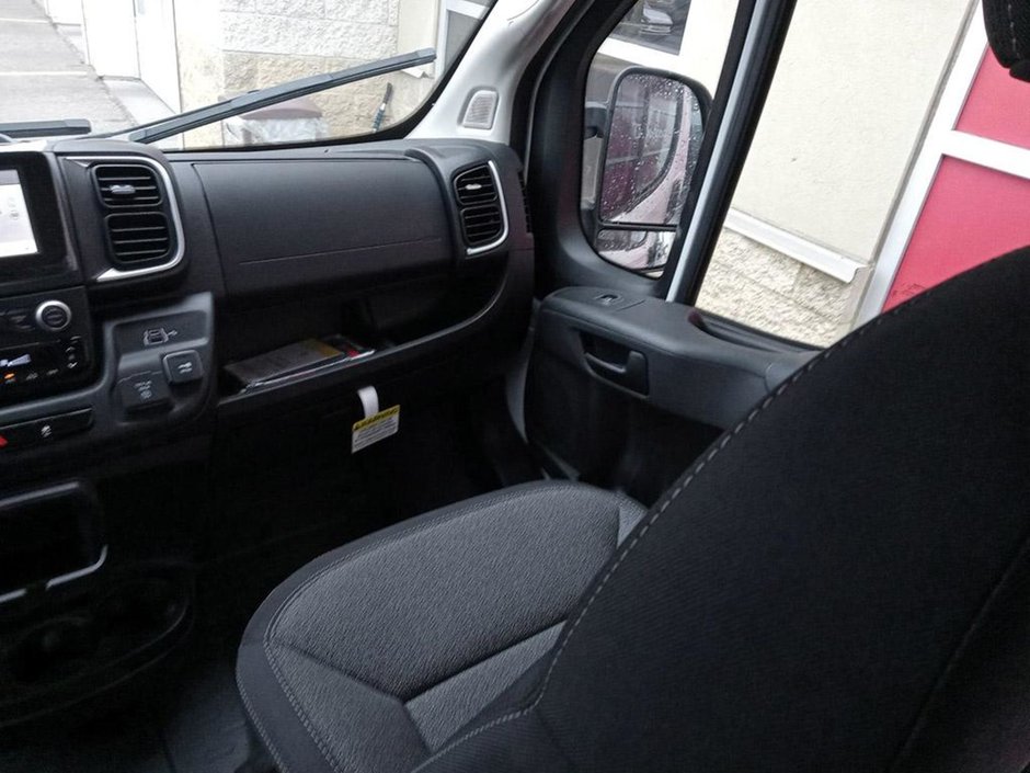 2025 Ram ProMaster Cargo Van SLT HIGH ROOF IN BRIGHT WHITE EQUIPPED WITH A 3.6L V6 , FWD , 9SPD AUTO , REAR HINGED DOORS W/FIXED GLASS , ADV CRUISE , REMOTE-25