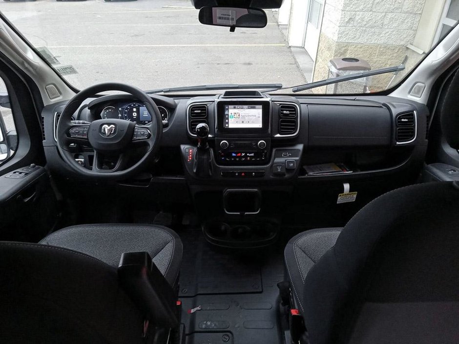 2025 Ram ProMaster Cargo Van SLT HIGH ROOF IN BRIGHT WHITE EQUIPPED WITH A 3.6L V6 , FWD , 9SPD AUTO , REAR HINGED DOORS W/FIXED GLASS , ADV CRUISE , REMOTE-24