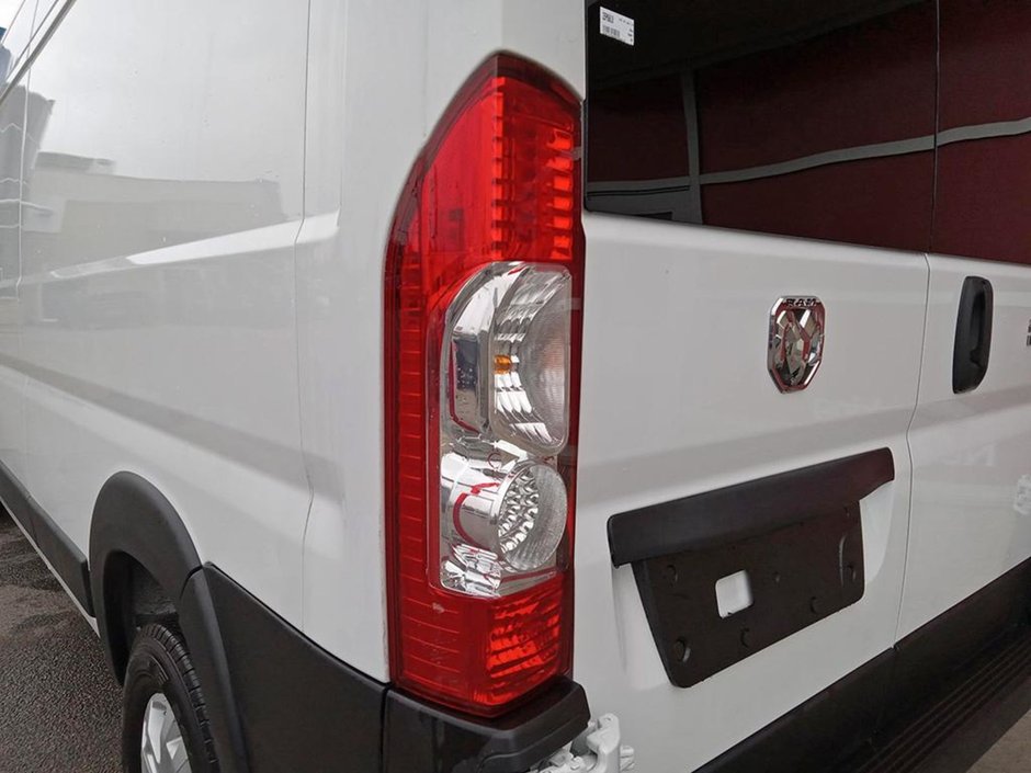 2025 Ram ProMaster Cargo Van SLT HIGH ROOF IN BRIGHT WHITE EQUIPPED WITH A 3.6L V6 , FWD , 9SPD AUTO , BACKUP CAM , FCW , APPLE CARPLAY/ANDROID AUTO , BLUETO-12