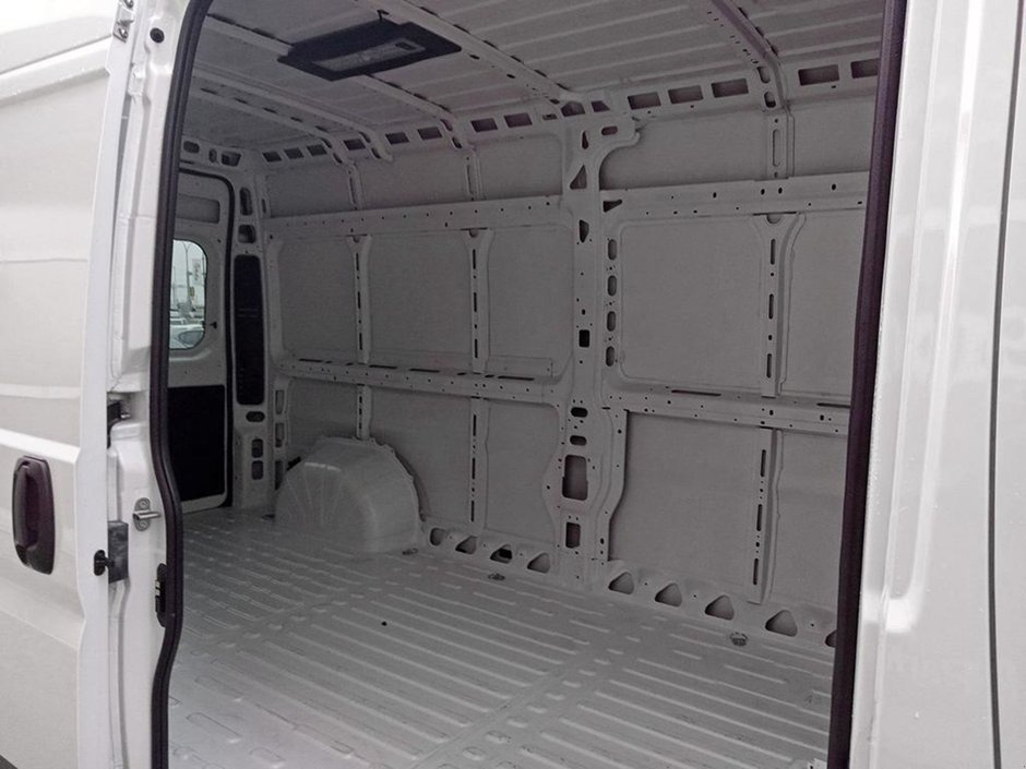 2025 Ram ProMaster Cargo Van SLT HIGH ROOF IN BRIGHT WHITE EQUIPPED WITH A 3.6L V6 , FWD , 9SPD AUTO , BACKUP CAM , FCW , APPLE CARPLAY/ANDROID AUTO , BLUETO-24
