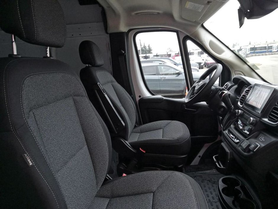 2025 Ram ProMaster Cargo Van SLT HIGH ROOF IN BRIGHT WHITE EQUIPPED WITH A 3.6L V6 , FWD , 9SPD AUTO , BACKUP CAM , FCW , APPLE CARPLAY/ANDROID AUTO , BLUETO-23