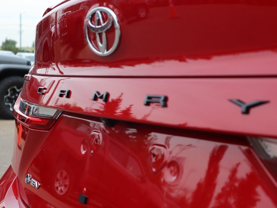 2025 Toyota Camry SE IN CHERRY RED EQUIPPED WITH A 2.5L HYBRID E4 ENGINE , FWD , CVT AUTO , SYNTHETIC LEATHER HEATED SEATS , DIGITAL DASH , BACKUP-12