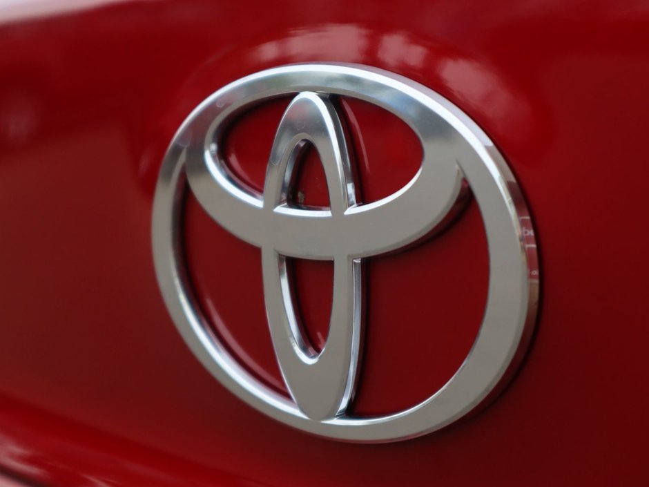 2025 Toyota Camry SE IN CHERRY RED EQUIPPED WITH A 2.5L HYBRID E4 ENGINE , FWD , CVT AUTO , SYNTHETIC LEATHER HEATED SEATS , DIGITAL DASH , BACKUP-11