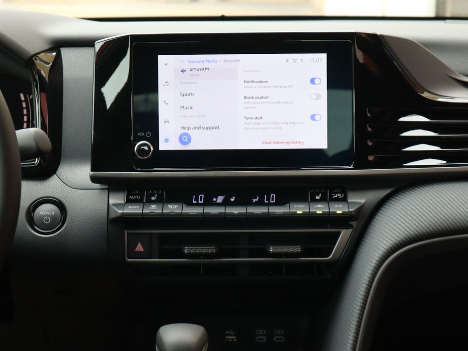 2025 Toyota Camry SE IN CHERRY RED EQUIPPED WITH A 2.5L HYBRID E4 ENGINE , FWD , CVT AUTO , SYNTHETIC LEATHER HEATED SEATS , DIGITAL DASH , BACKUP-24