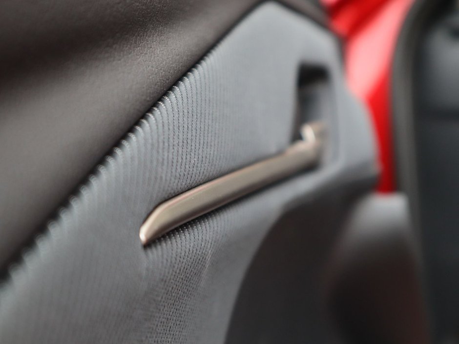 2025 Toyota Camry SE IN CHERRY RED EQUIPPED WITH A 2.5L HYBRID E4 ENGINE , FWD , CVT AUTO , SYNTHETIC LEATHER HEATED SEATS , DIGITAL DASH , BACKUP-17