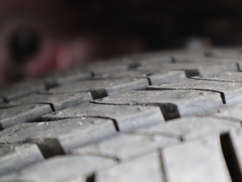 2025 Toyota Camry SE IN CHERRY RED EQUIPPED WITH A 2.5L HYBRID E4 ENGINE , FWD , CVT AUTO , SYNTHETIC LEATHER HEATED SEATS , DIGITAL DASH , BACKUP-5