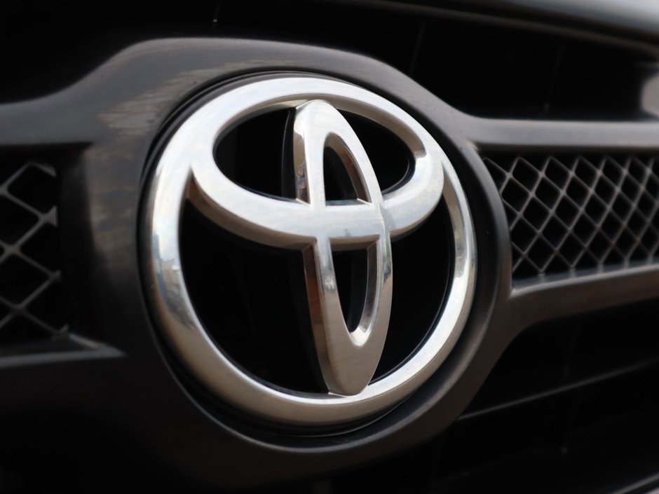 2014 Toyota Tacoma X RUNNER - MANUAL, BLACK, MANUAL, 4.0L V6, SUPER LOW KMS, RARE!-2