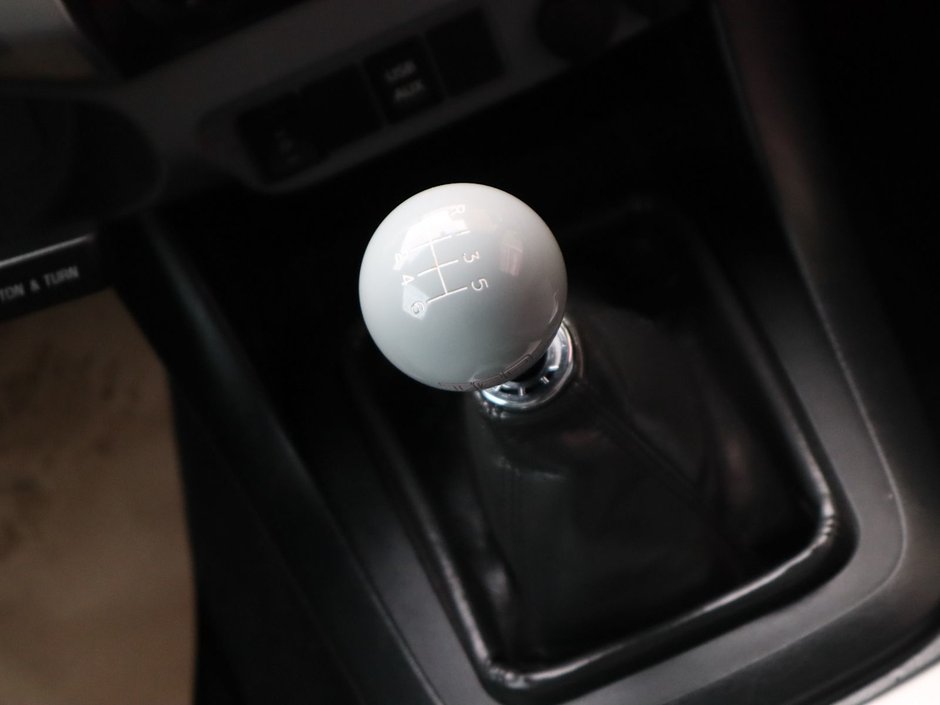 2014 Toyota Tacoma X RUNNER - MANUAL, BLACK, MANUAL, 4.0L V6, SUPER LOW KMS, RARE!-18