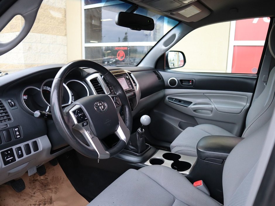 2014 Toyota Tacoma X RUNNER - MANUAL, BLACK, MANUAL, 4.0L V6, SUPER LOW KMS, RARE!-11