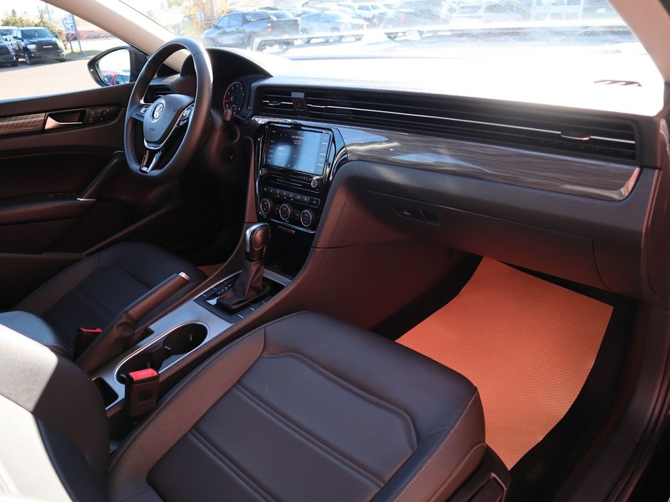 2021 Volkswagen Passat HIGHLINE IN BLACK EQUIPPED WITH A 2.0L TURBO I4 , FWD , 6SPD AUTO , PREMIUM SYNTHETIC LEATHER HEATED SEATS , DUAL ZONE AC , BACK-19