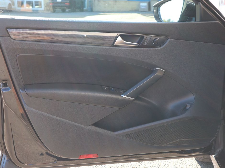 2021 Volkswagen Passat HIGHLINE IN BLACK EQUIPPED WITH A 2.0L TURBO I4 , FWD , 6SPD AUTO , PREMIUM SYNTHETIC LEATHER HEATED SEATS , DUAL ZONE AC , BACK-14