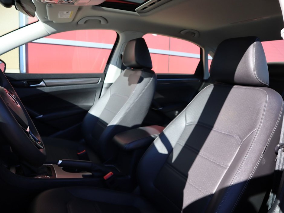 2021 Volkswagen Passat HIGHLINE IN BLACK EQUIPPED WITH A 2.0L TURBO I4 , FWD , 6SPD AUTO , PREMIUM SYNTHETIC LEATHER HEATED SEATS , DUAL ZONE AC , BACK-16