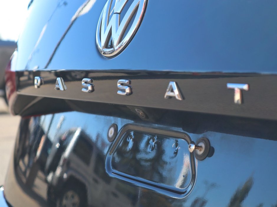 2021 Volkswagen Passat HIGHLINE IN BLACK EQUIPPED WITH A 2.0L TURBO I4 , FWD , 6SPD AUTO , PREMIUM SYNTHETIC LEATHER HEATED SEATS , DUAL ZONE AC , BACK-12
