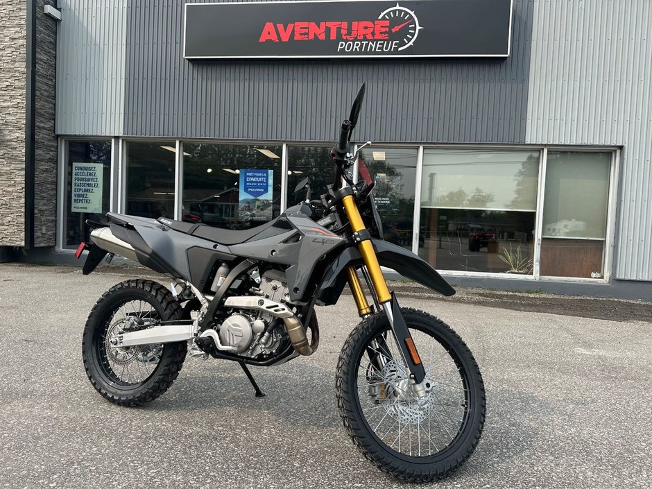 2025 Suzuki DR-Z4S 1500$ de rabais et 3 ans de garantie