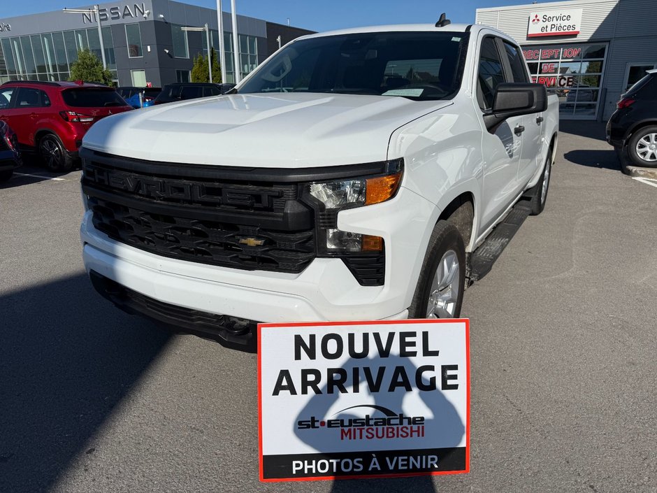 Chevrolet Silverado 1500 Custom Crew Cab 2022 à Saint-Eustache, Québec - w940px