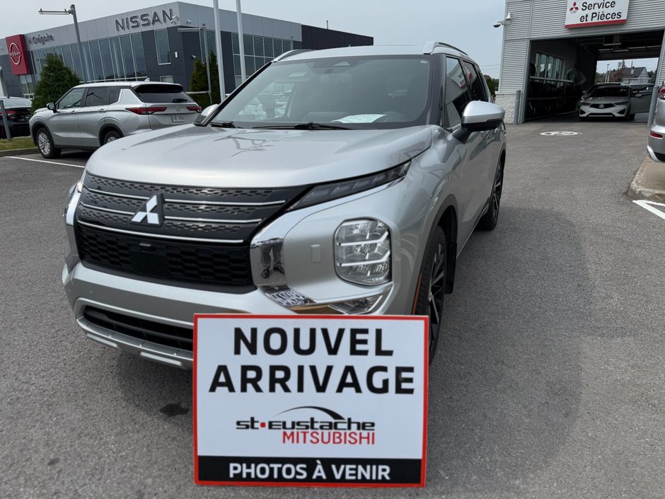 Mitsubishi Outlander GT-PREMIUM**S-AWC**CUIR 2-TONS**TAUX 0.9%**TOIT** 2022 à Saint-Eustache, Québec - w940px