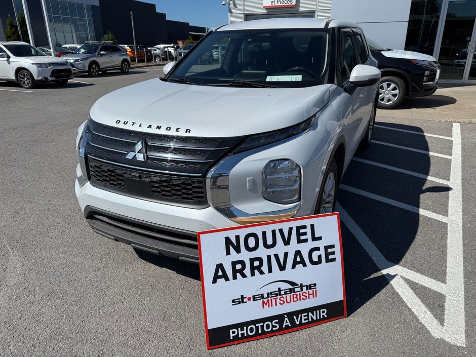 2023 Mitsubishi Outlander ES*AWC*ATTACHE REMORQUE in Saint-Eustache, Quebec - w940px