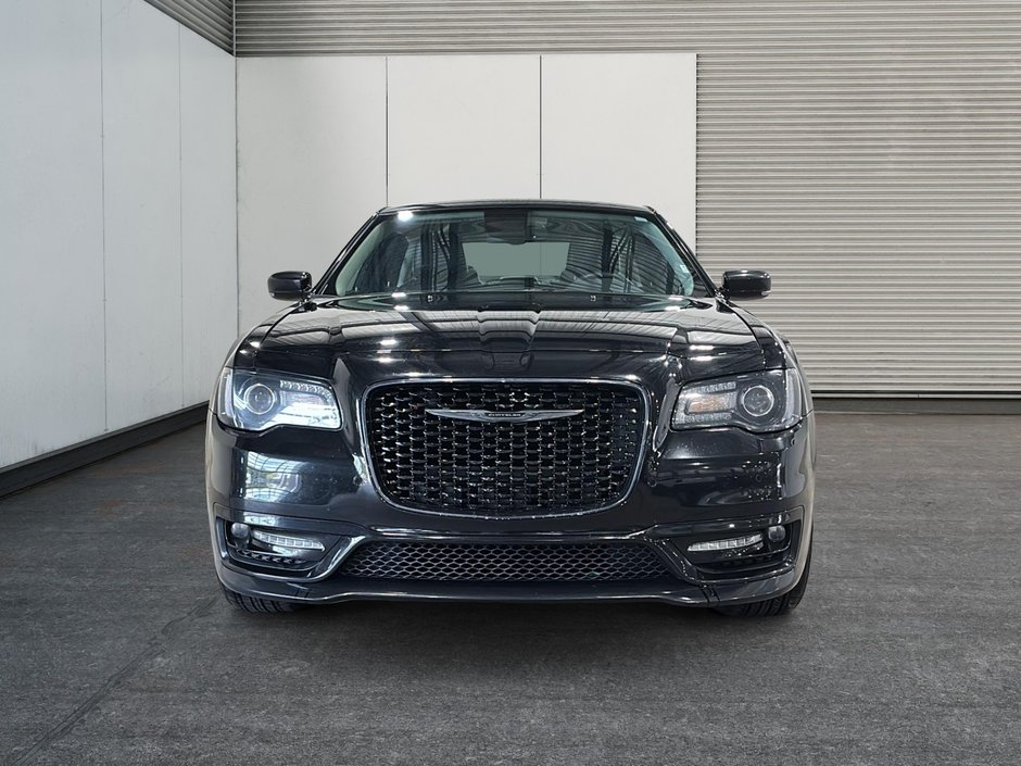 2022 Chrysler 300 Touring L AWD-1