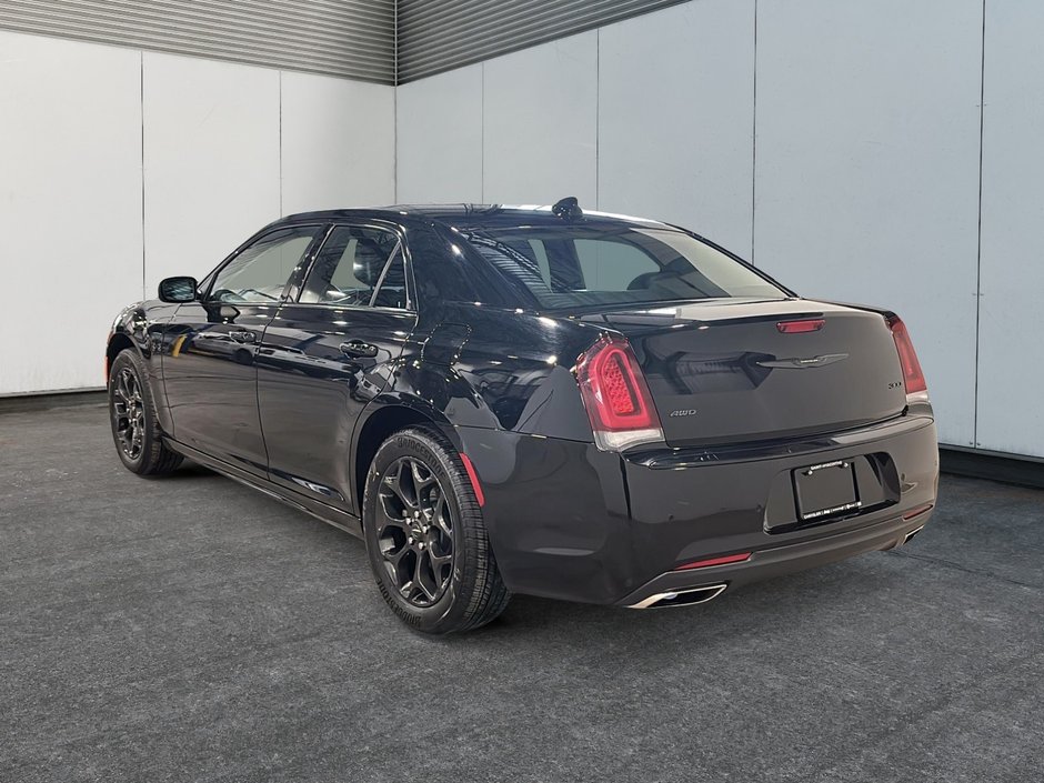 2022 Chrysler 300 Touring L AWD-3