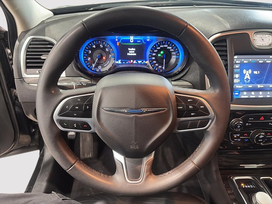 2022 Chrysler 300 Touring L AWD-10