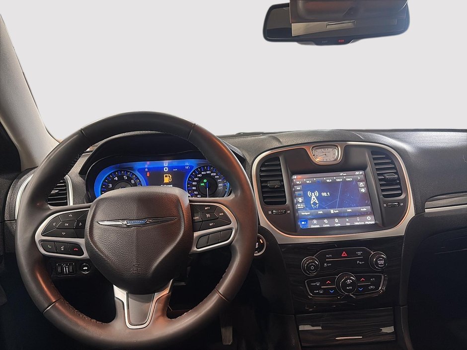 2022 Chrysler 300 Touring L AWD-8