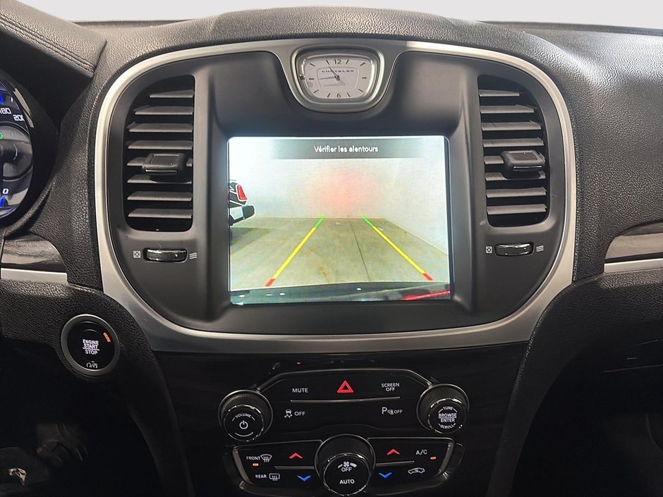 2022 Chrysler 300 Touring L AWD-13