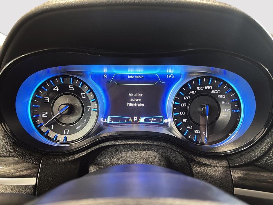 2022 Chrysler 300 Touring L AWD-10