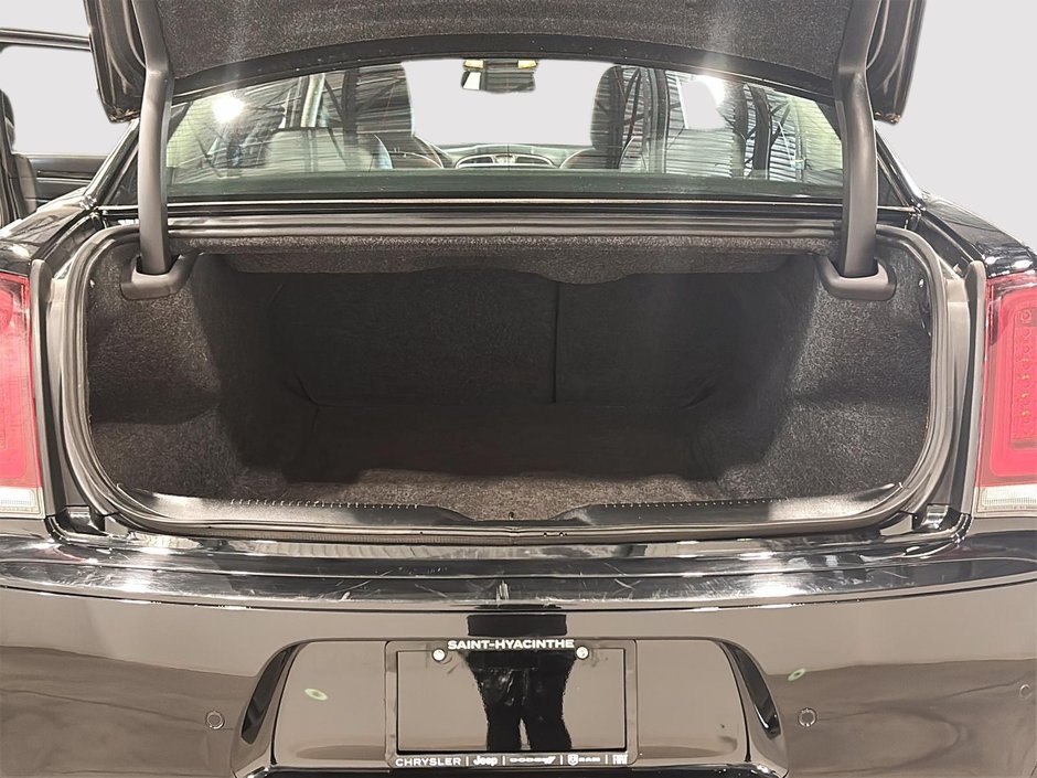 2022 Chrysler 300 Touring L AWD-4