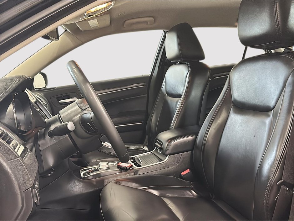 2022 Chrysler 300 Touring L AWD-6